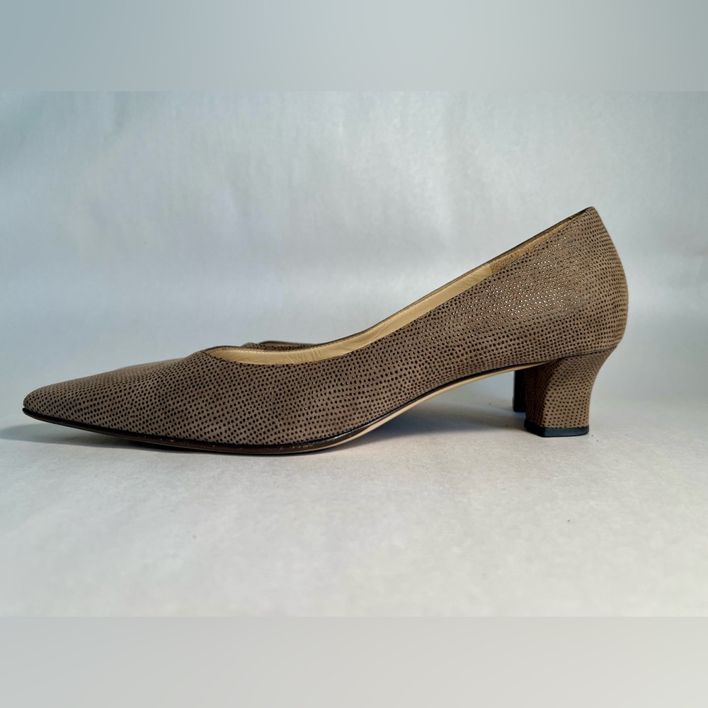 Bruno Magli ITALY Taupe Brown Embossed Leather Pumps Womens 8 Classic Low Heal